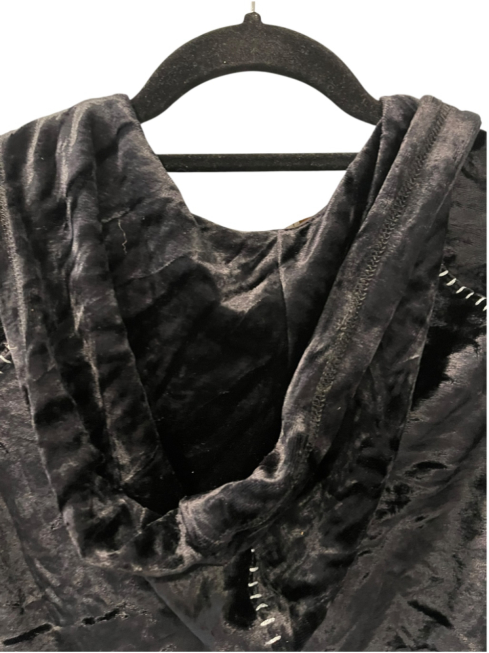 Vtg Y2K BCBG Max Azria Black Velour Rhinestone Hoodie Gothic Fairy McBling Large - Picture 10 of 10